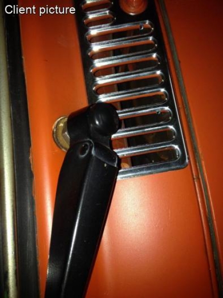 Wiper arm caps (Per Pair) Beetle 8.1972 and later Karmann Ghia 8.1972 and later Bus 8.1972 and later